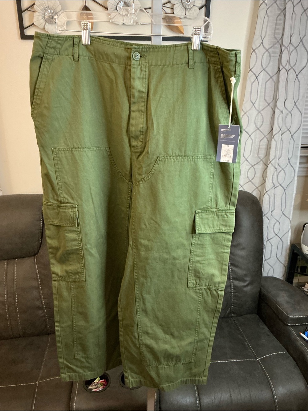Universal Thread Olive Green Cargo Capris